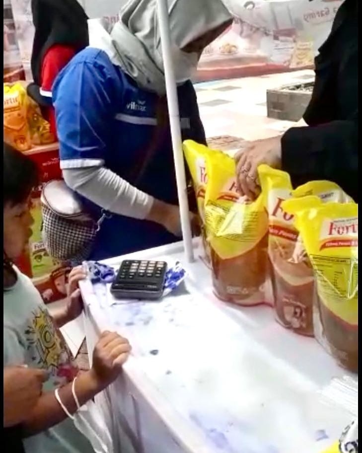 Pemprov Bersama Bulog dan PT Wilmar Gelar Pasar Murah, Sediakan 3.600 Liter Minyak Goreng